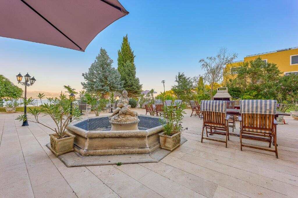 Hotel terrace with fountain and outdoor seating